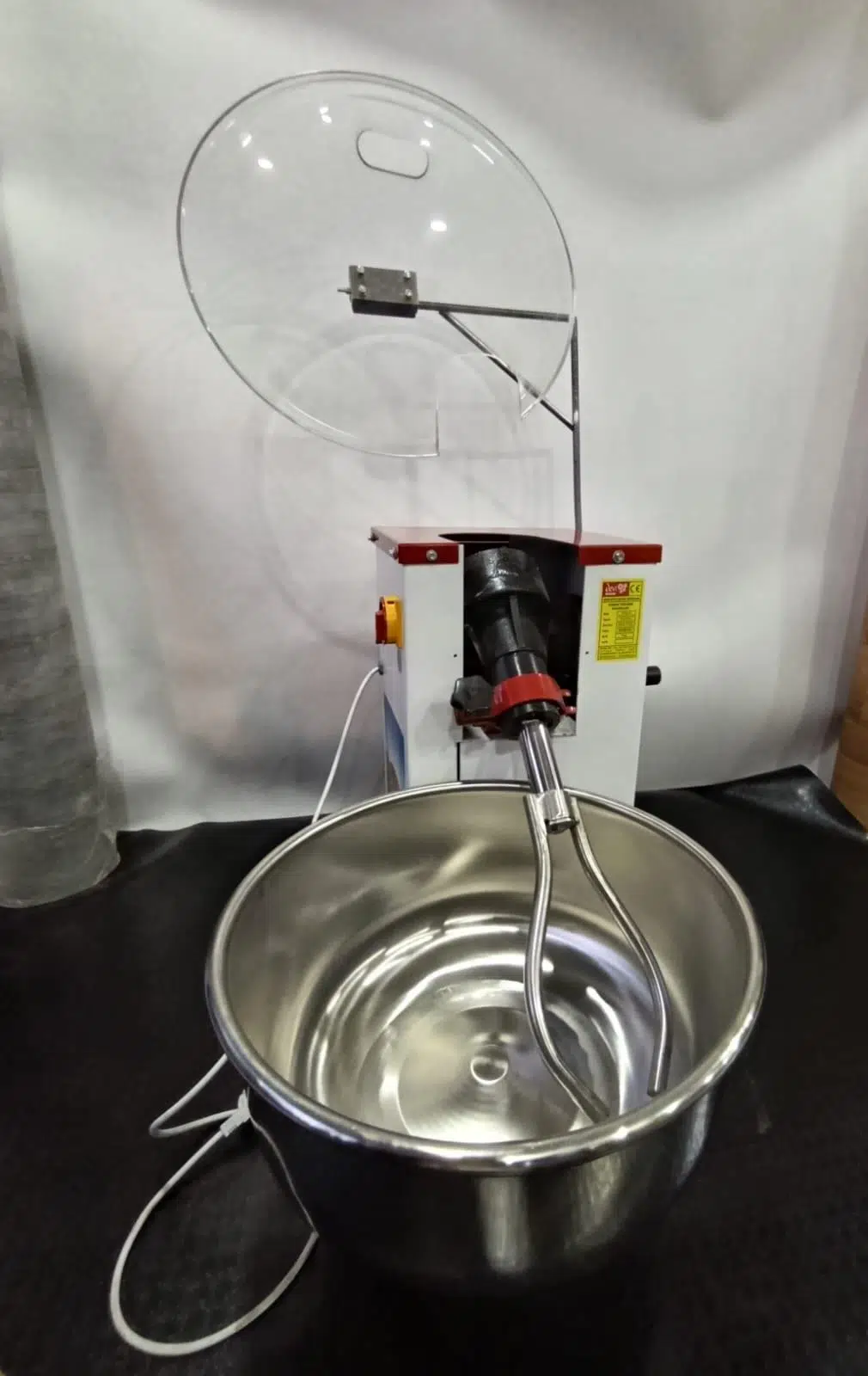DEV MİKSER KAPAKLI HAMUR KARMA MAKİNASI 10 KG UN 5 LT SU 15 KG KAPASİTELİ DEV MİKSER KAPAKLI HAMUR KARMA MAKİNASI 10 KG UN 5 LT SU 15 KG KAPASİTELİ