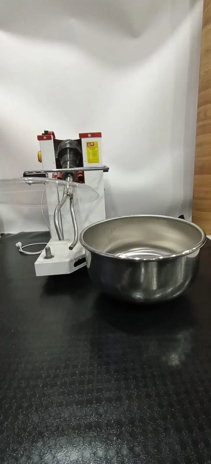 DEV MİKSER KAPAKLI HAMUR KARMA MAKİNASI 15 KG UN 10 LT SU 25 KG KAPASİTELİ DEV MİKSER KAPAKLI HAMUR KARMA MAKİNASI 15 KG UN 10 LT SU 25 KG KAPASİTELİ